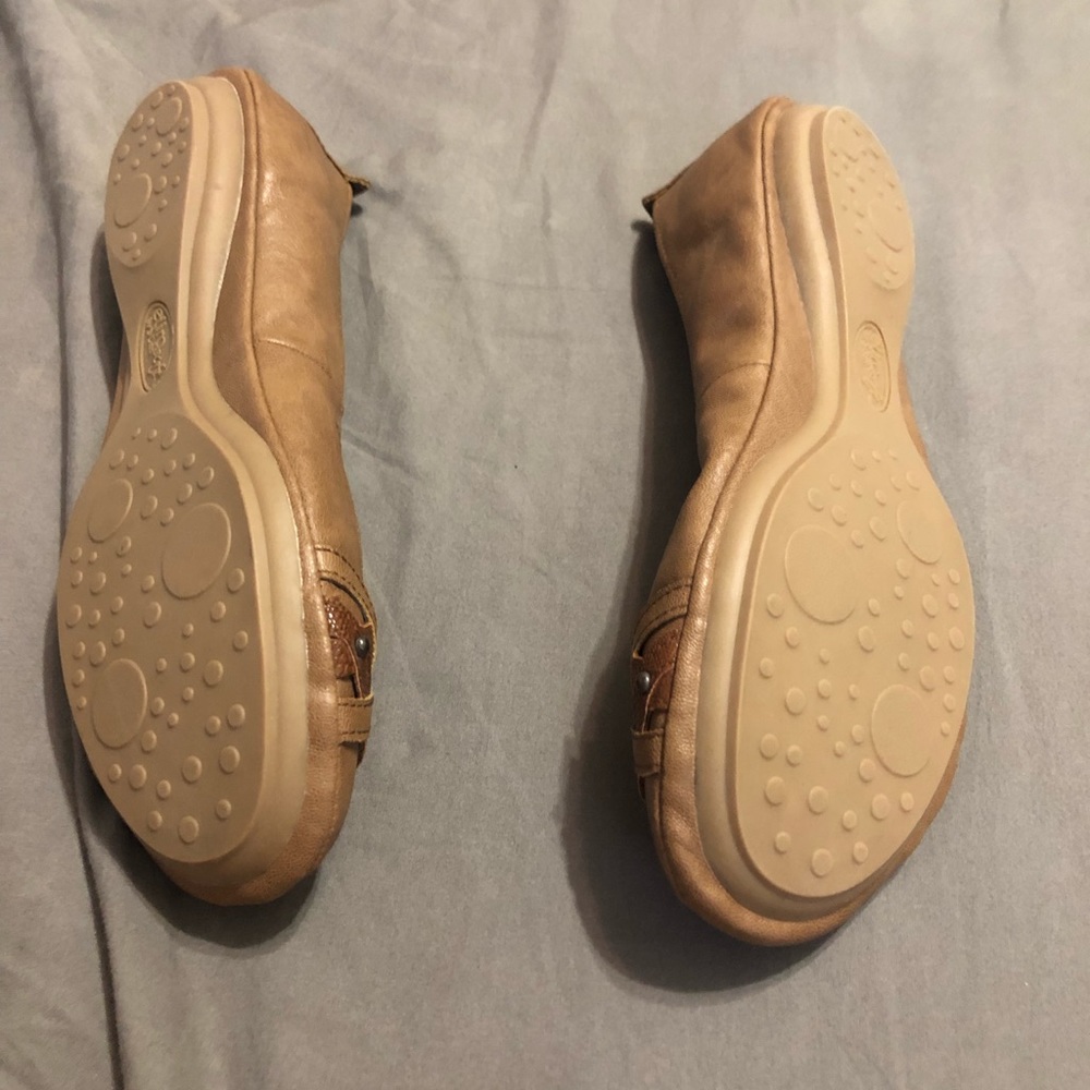 Slip ons - Picture 2 of 2